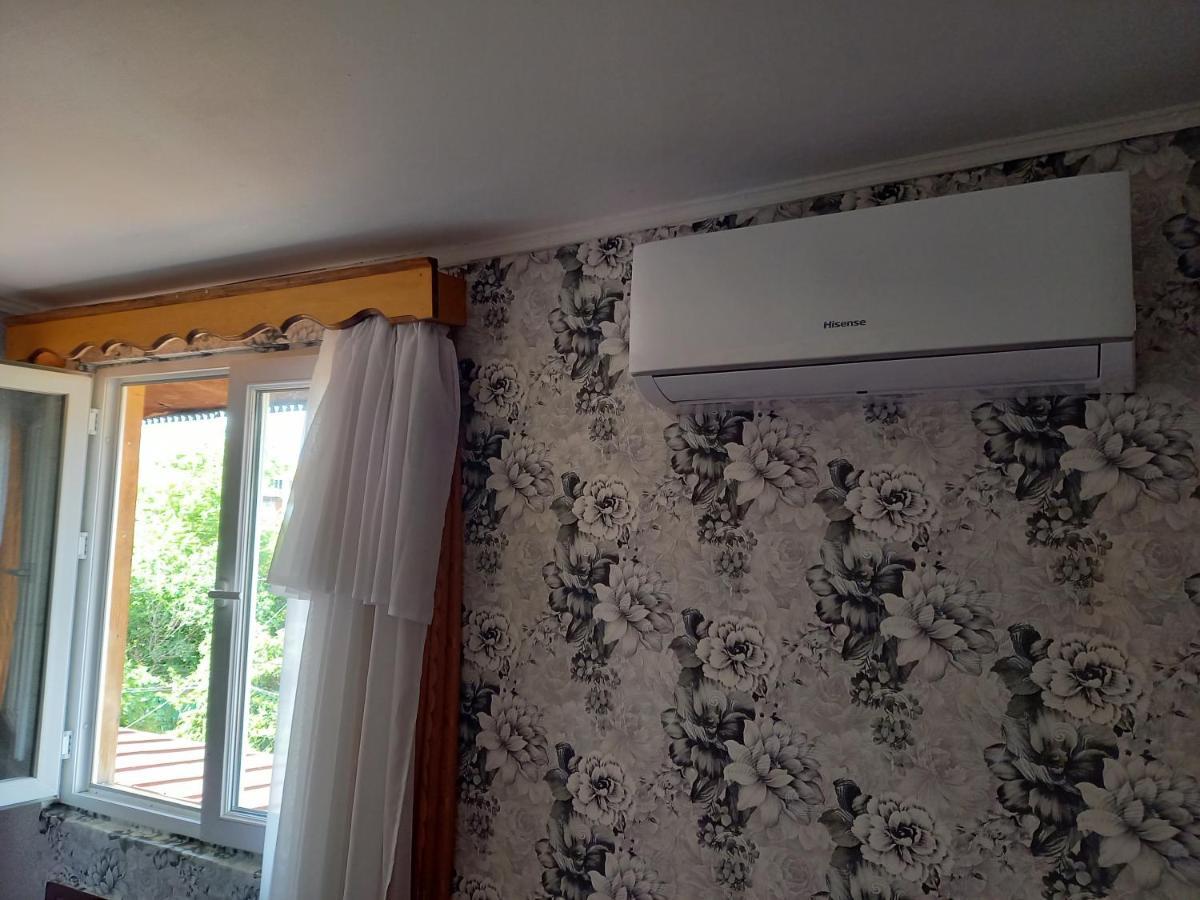 Downtown Guest House Кутаиси Екстериор снимка