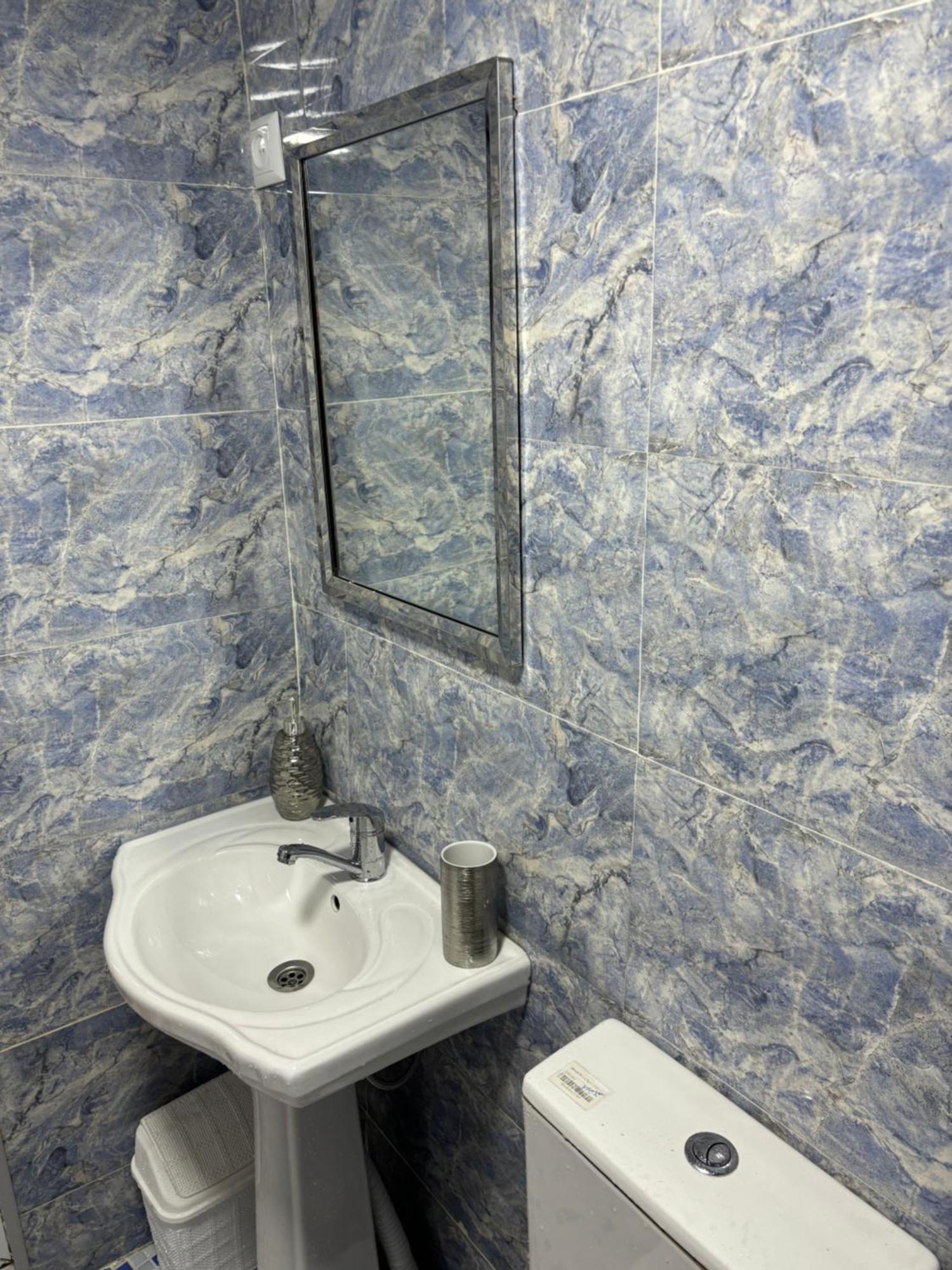 Downtown Guest House Кутаиси Екстериор снимка