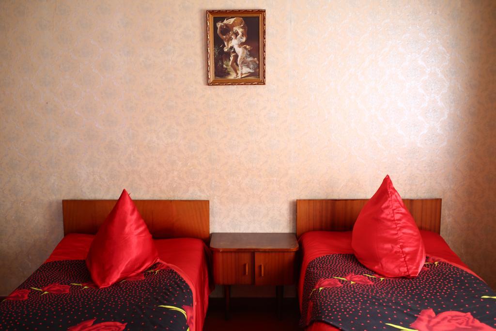 Downtown Guest House Кутаиси Екстериор снимка