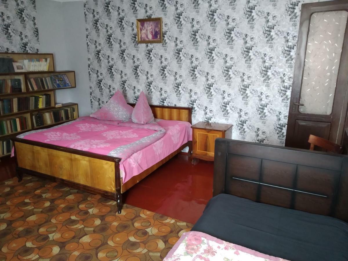 Downtown Guest House Кутаиси Екстериор снимка