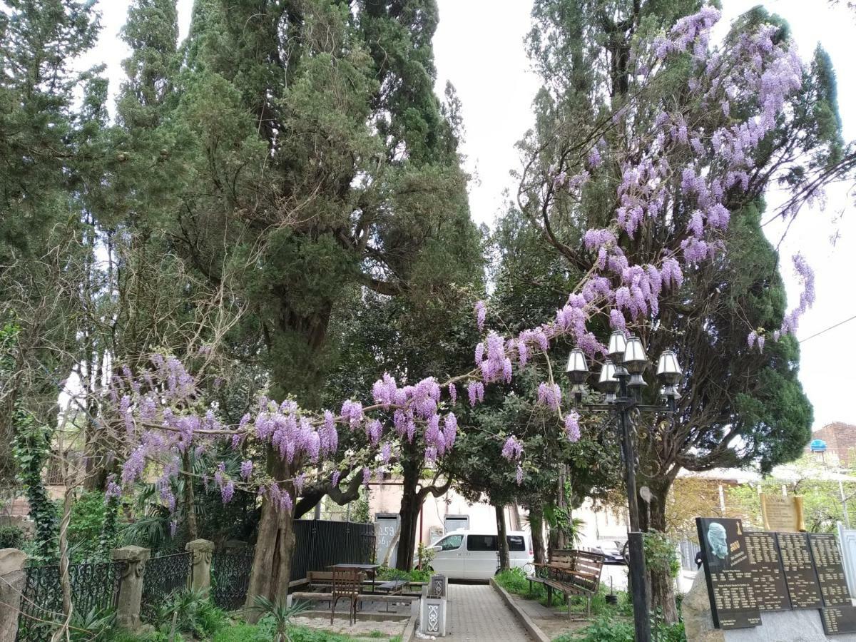 Downtown Guest House Кутаиси Екстериор снимка