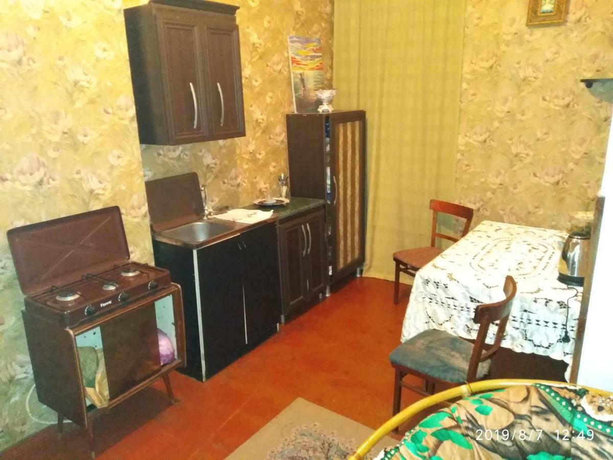 Downtown Guest House Кутаиси Екстериор снимка